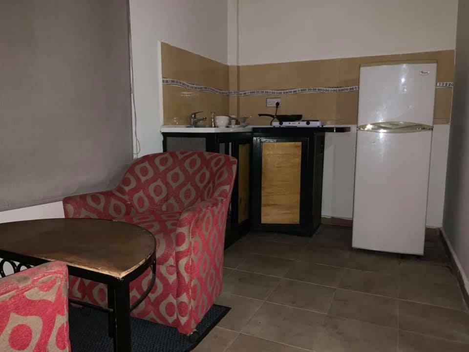 Vlv International Guest House Kololi Eksteriør billede
